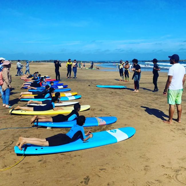 Nos enfants font du surf